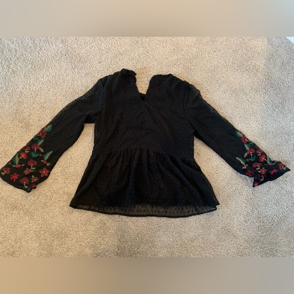 American Eagle Flowy black Floral Blouse - Picture 4 of 6